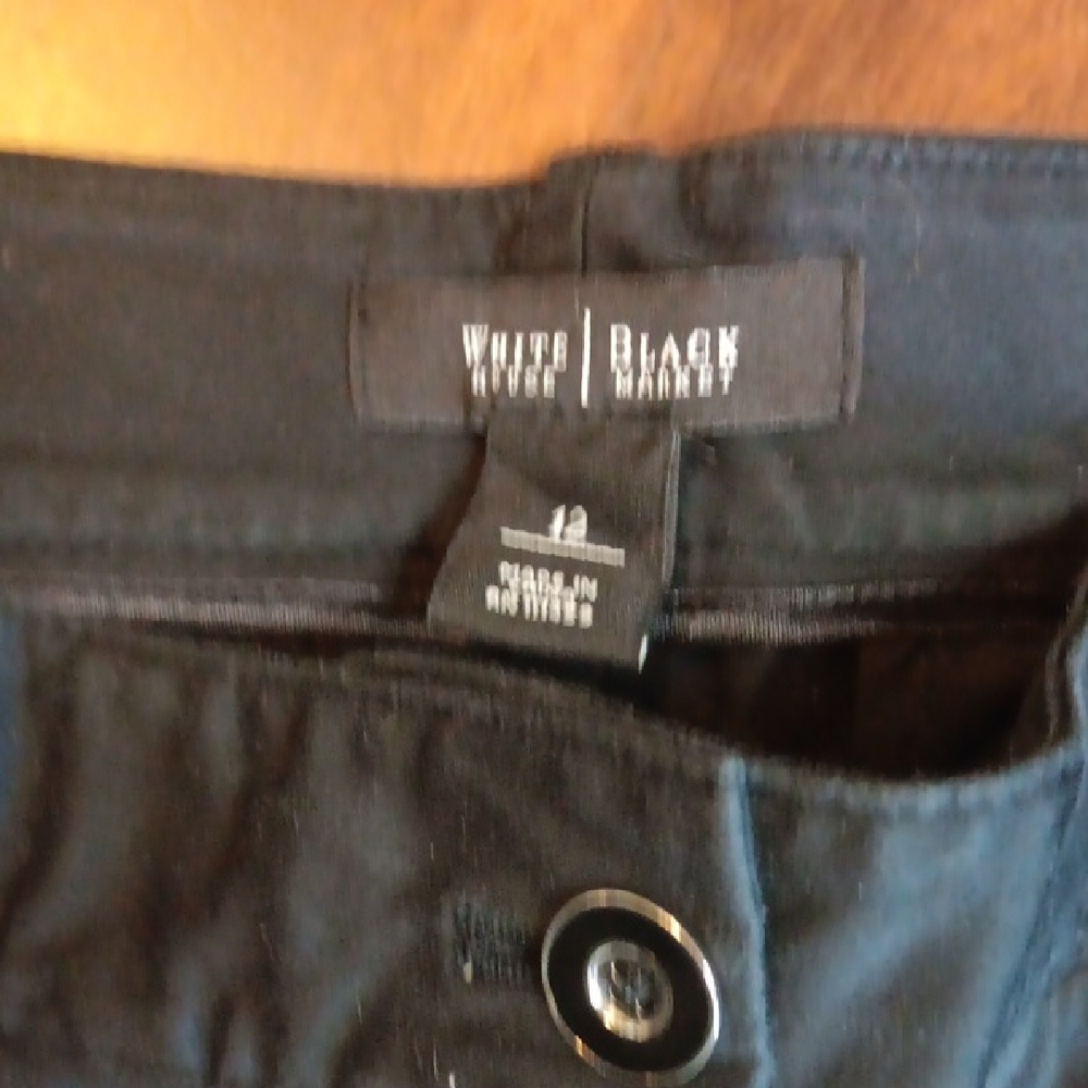 White House Black Market Women's Black Bermudas - Picture 2 of 9